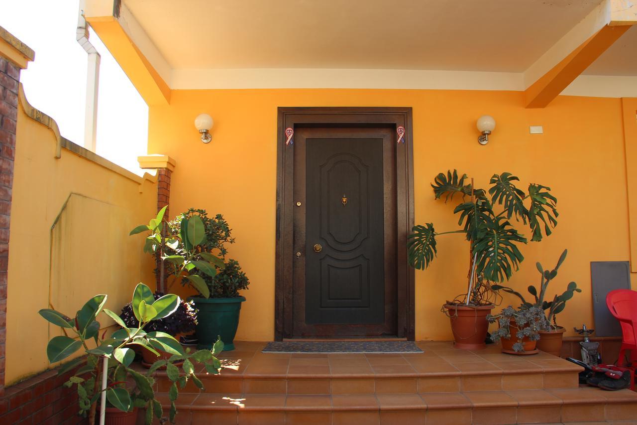 Yellow House - Vaja ساربي المظهر الخارجي الصورة